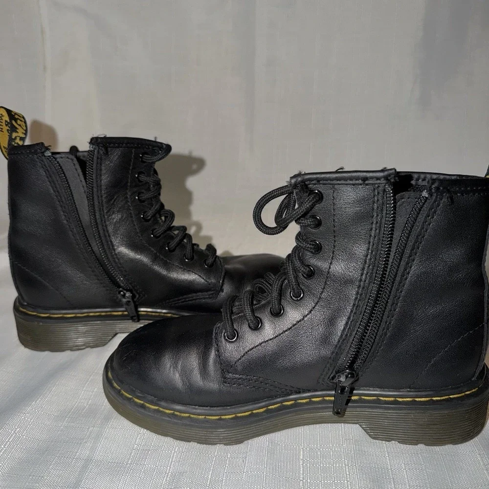 Dr. Martens 1460 Kids Size 1 Black Boots W/zipper Laces The Original 8 Hole Docs